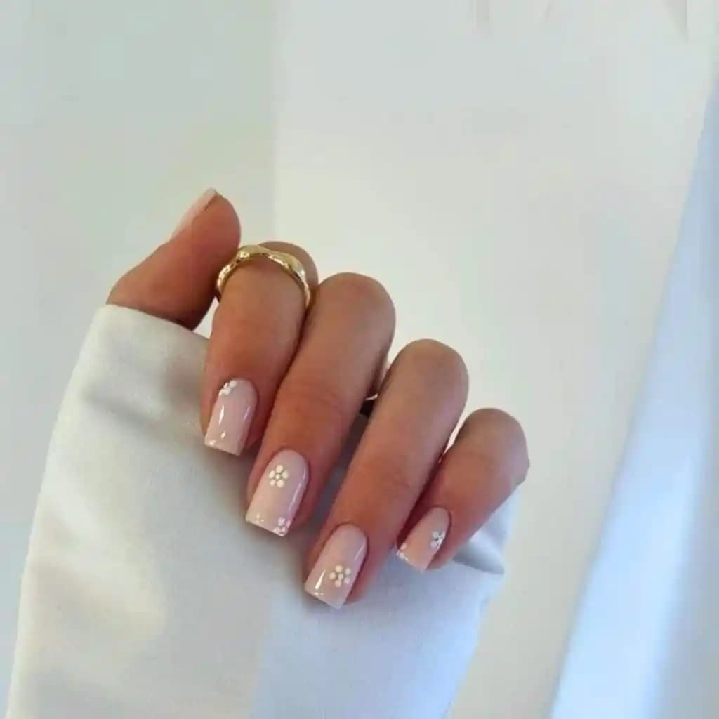 Tırnak Manikür Modelleri ve Trendler: Güzellik ve Kendine Güven Simgeleyen Seçenekler