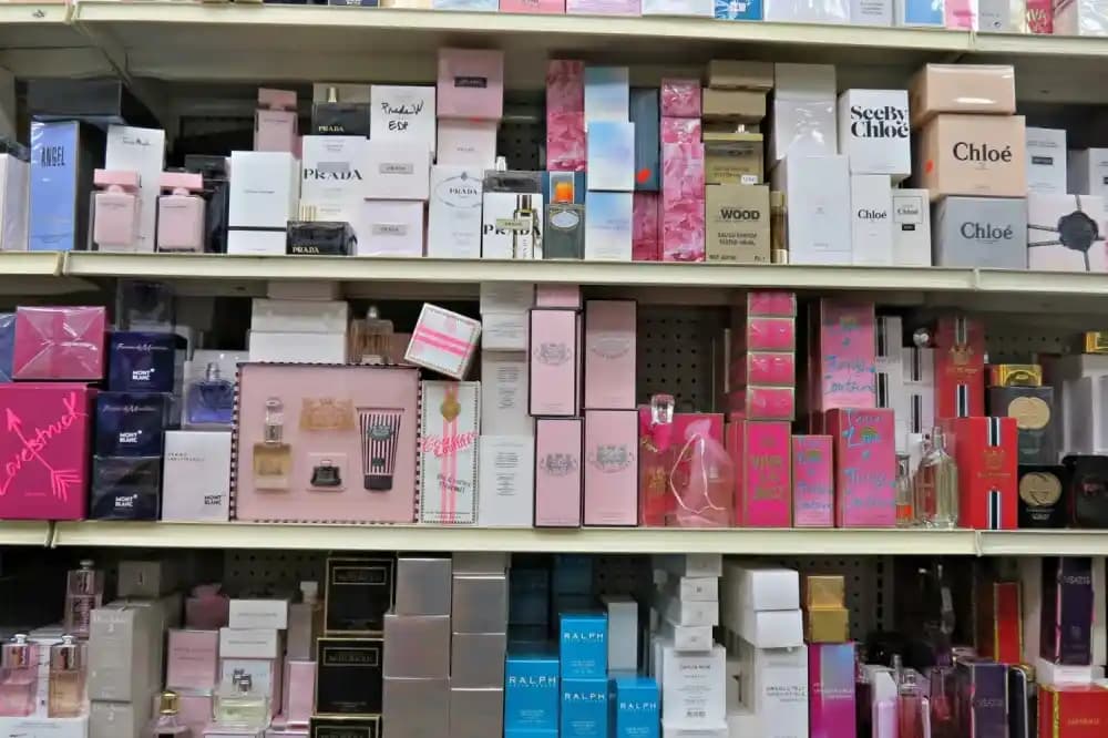 Toptan Marka Parfümler: Kozmetik Sektöründe Kalite ve Ekonomiklik İpuçları