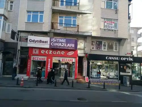 Ümraniye'de Güvenilir Kozmetik ve Eczane Seçenekleriyle Sağlıklı Güzellik Rehberi