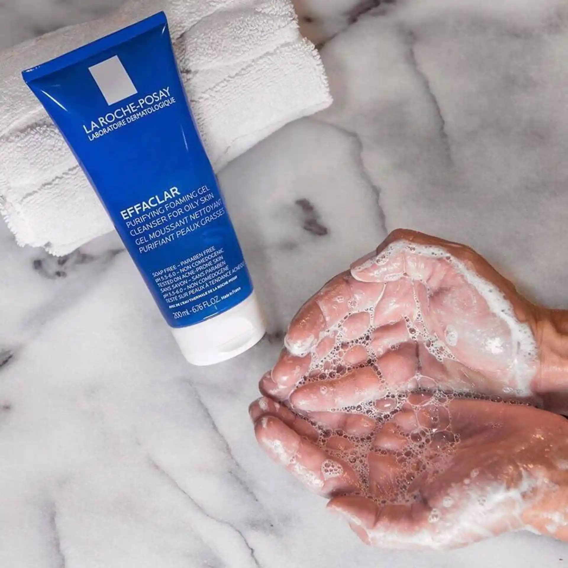 2025'te Yağlı Ciltler İçin Parlaklığı Kontrol Altına Almanın 5 Sırrı