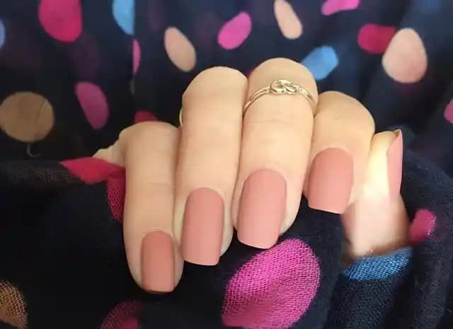 Yavruağzı Oje Nedir, Nasıl Seçilir ve Güncel Trendler Nelerdir