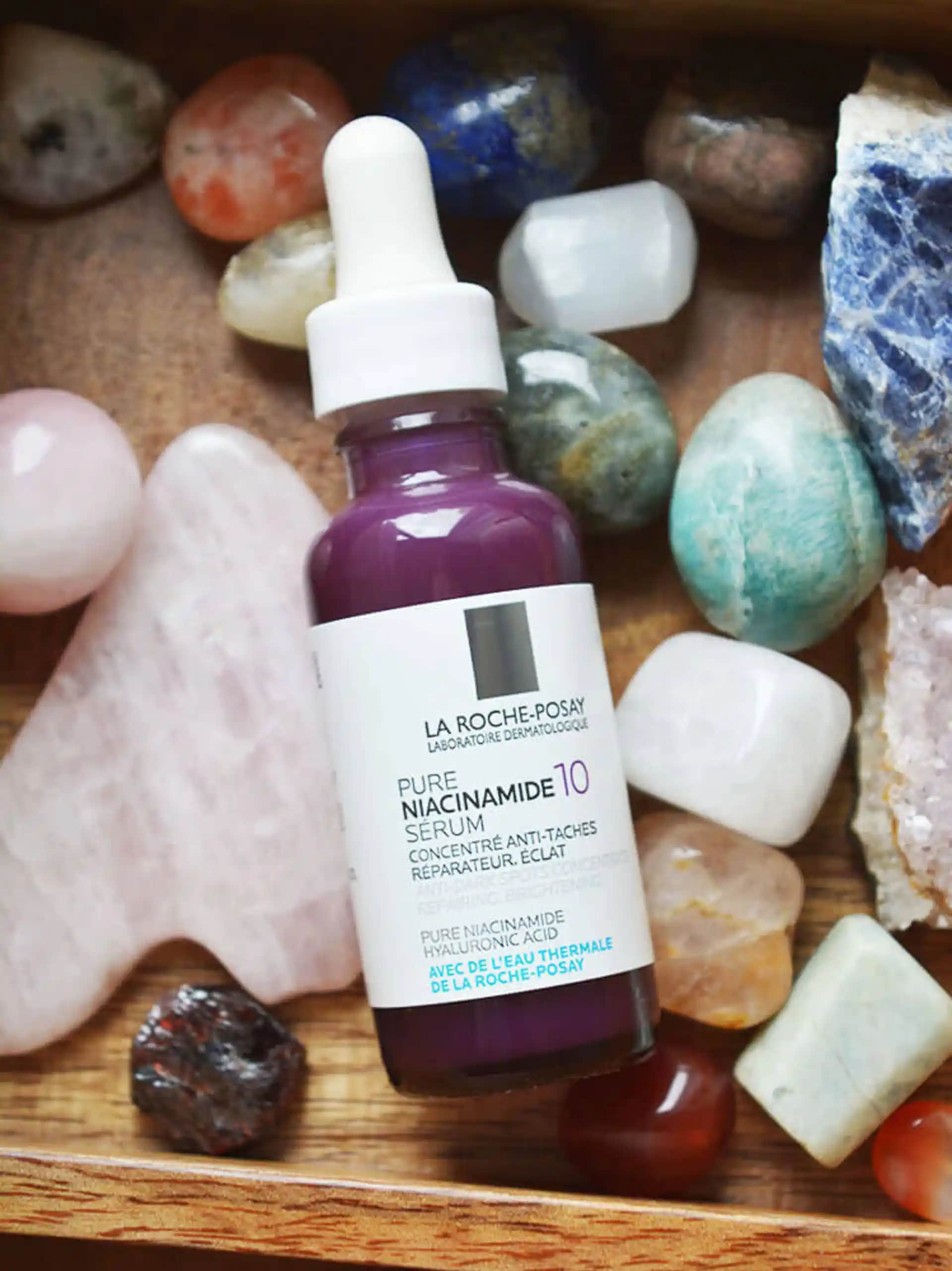 Yaz Aylarında Niacinamide Kullanımı: Cilt Sağlığını Koruyan Güçlü Bir Bileşen