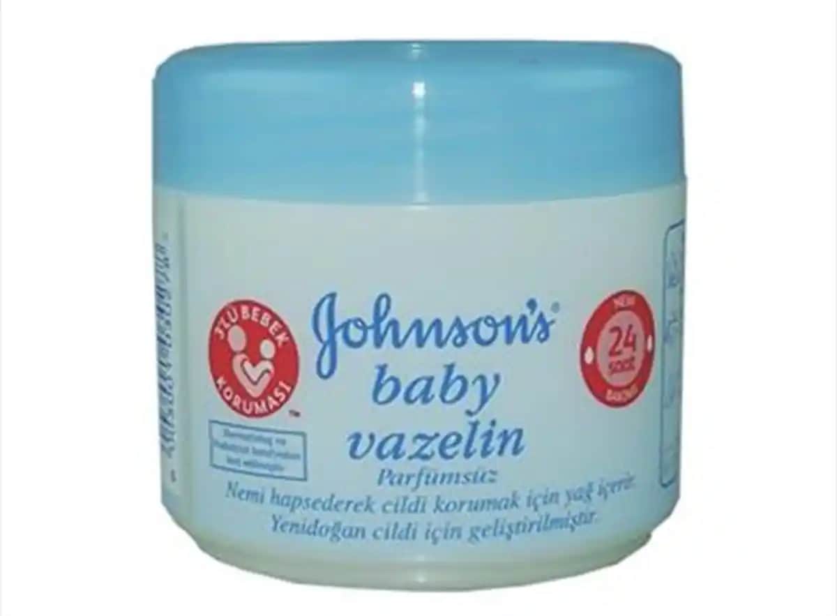 Yenidoğan Bebeklerde Vazelin Kullanımı: Güvenli ve Etkili Cilt Bakım Yöntemleri Hakkında Bilgiler