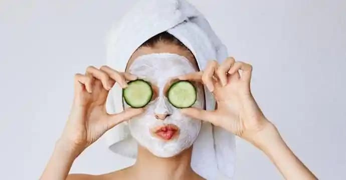 Yüzdeki Gözenekleri Küçültmek İçin Etkili Maske Çözümleri ve Cilt Bakım İpuçları