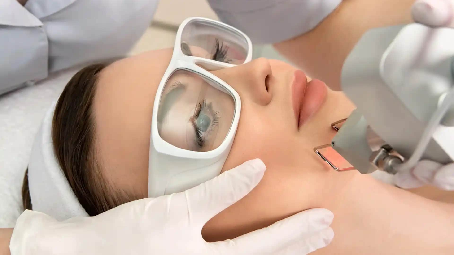 Yüze Lazer Tedavisi Nedir, Nasıl Uygulanır ve Güzellikteki Rolü Nedir