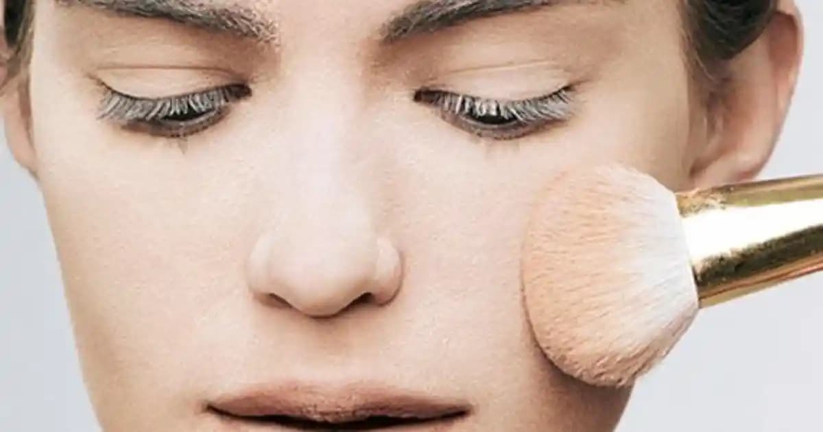 Yüze Pudra Sürmenin Faydaları ve Doğru Kullanım İpuçları