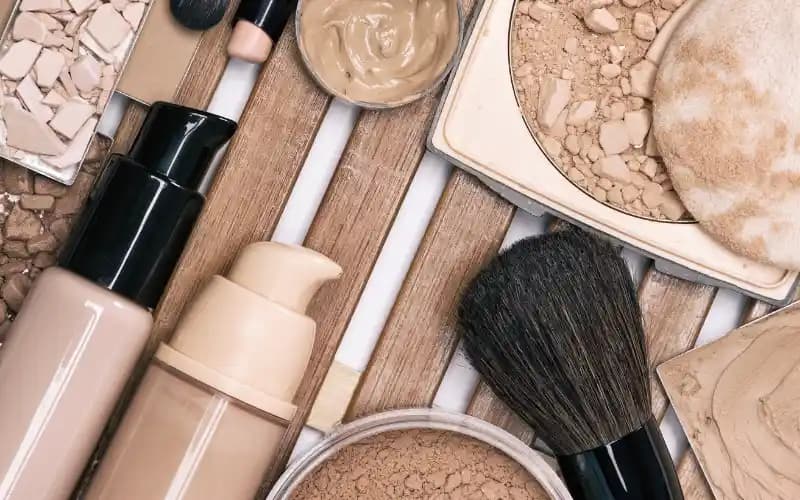 Yüzünüzün Pürüzsüz ve Işıltılı Olması İçin Etkili Bakım Yöntemleri ve İpuçları