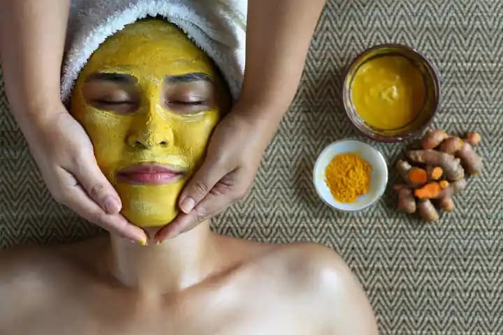 Zerdeçal Maskesi ile Lekeleri Azaltma ve Cilt Tonunu Eşitleme Yöntemleri