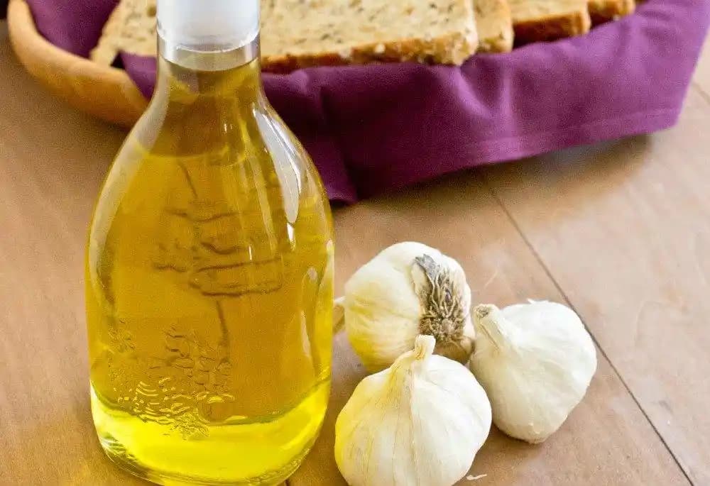 Zeytinyağı ve Sarımsağın Cilt Sağlığına Katkıları: Doğal Güzellik ve Bakım Yöntemleri