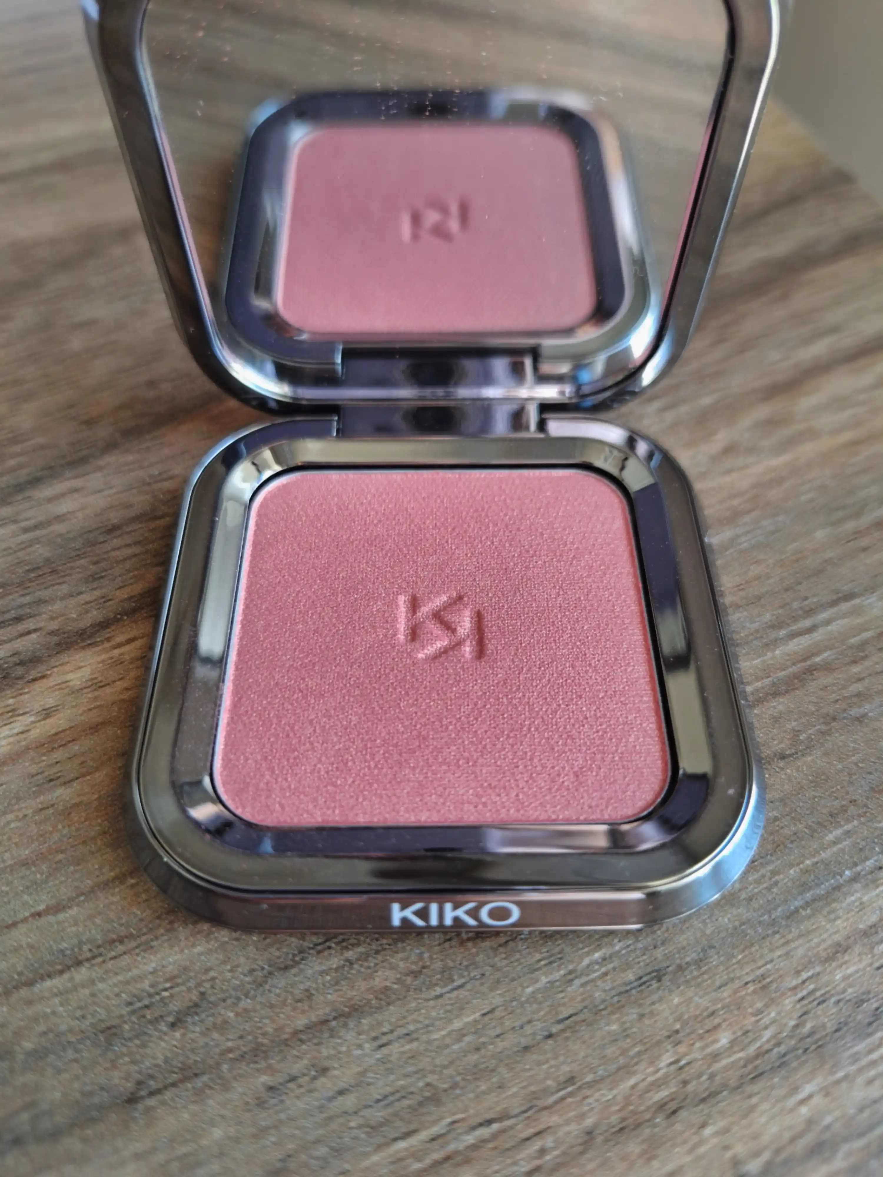 Kiko Jel Allık: Moda ve İnovasyonu Birleştiren Doğal Görünümlü Makyaj Ürünü