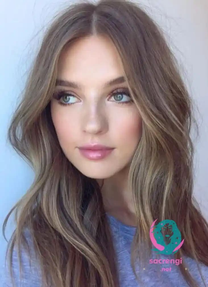 Koyu Küllü Kumral ve Küllü Kahve Saç Renkleri: Soğuk Alt Tonların Estetik Etkileri