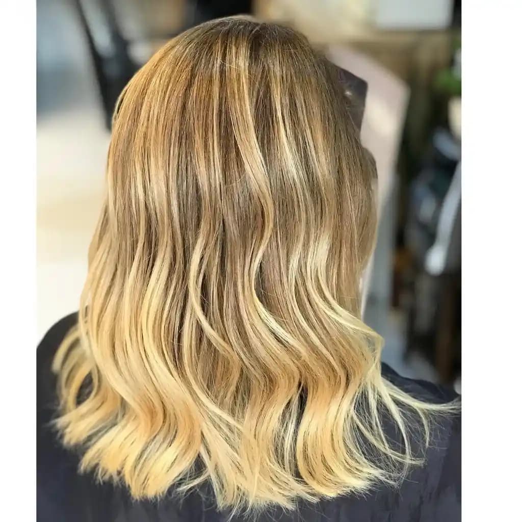 Önü Sarı Saç Stili ve Bakımında YouTube’un Rolü: Trendler ve İpuçları