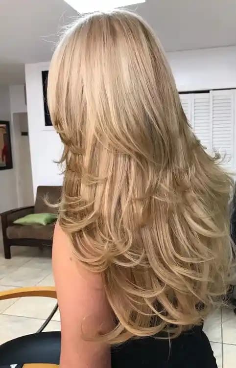 Bebek Kumralı Saç Rengi ve Kozmetik Alanındaki Doğal Güzellik Yansımaları