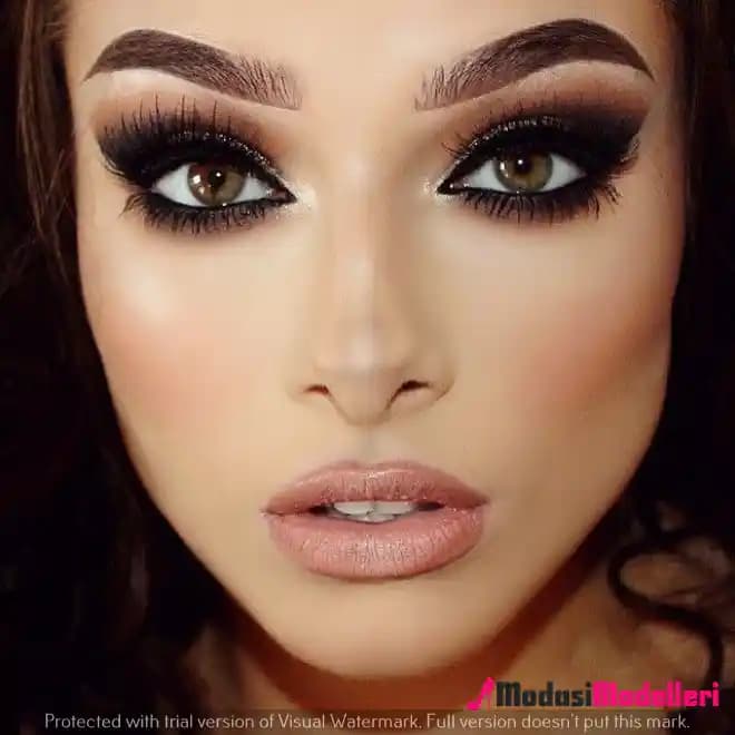 Buğulu Makyaj Teknikleri: Yumuşak ve Doğal Göz Makyajı Stilleri