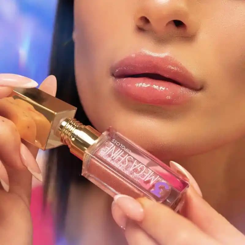 3D Mega Shine Dudak Parlatıcısı: Dudaklara Derinlik ve Parlaklık Katmanın En Yeni Yolu