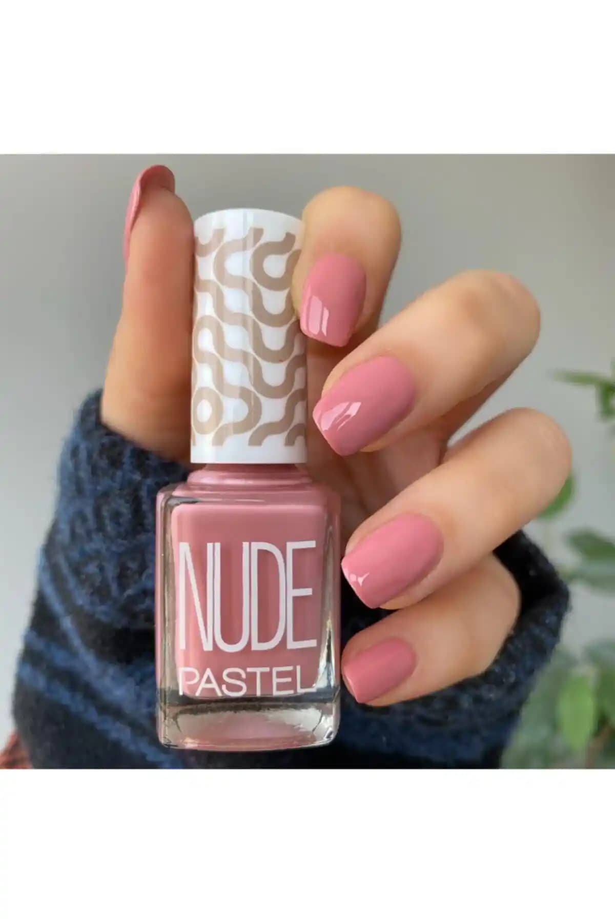 Açık Pembe Oje Renkleri: Zarafet ve Şıklık İçin En Güncel Trendler ve Kombinasyon İpuçları