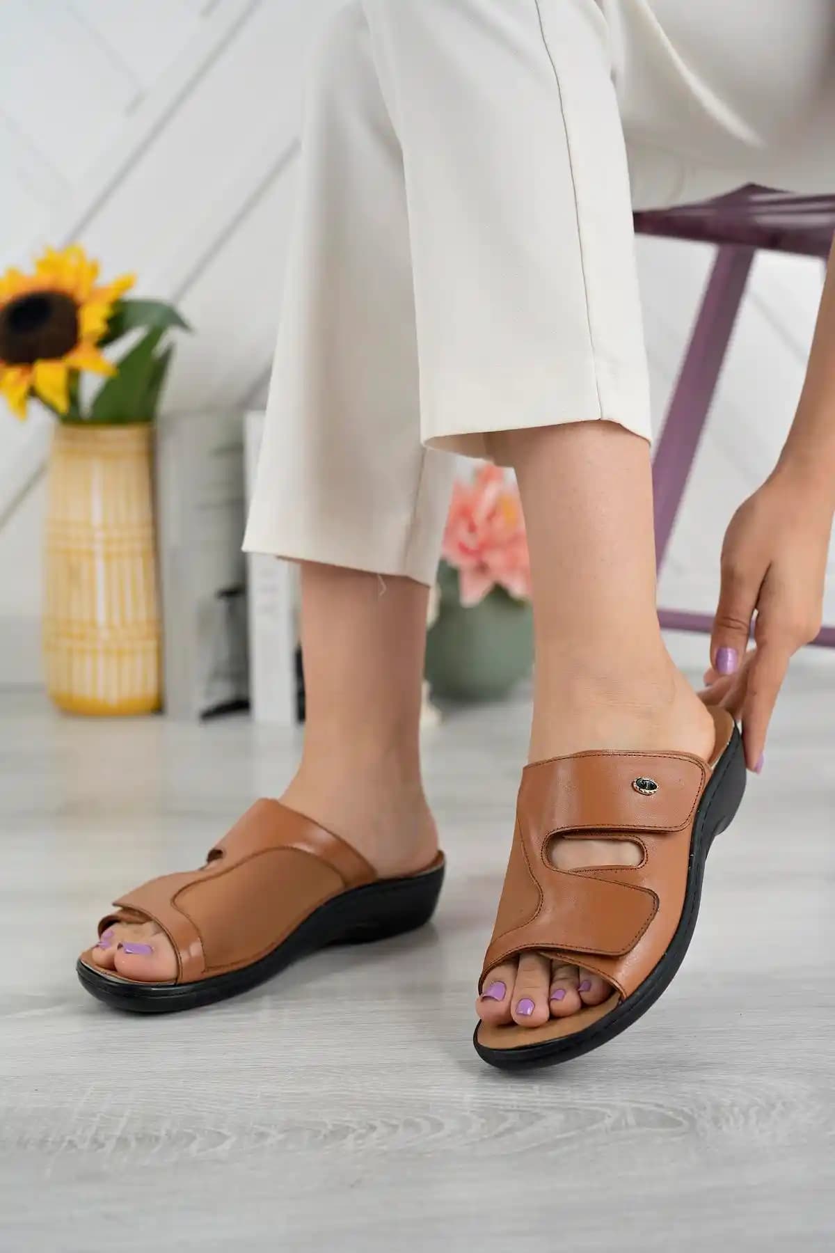 Ayak Terlikleri: Konfor ve Şıklığı Bir Arada Sunan Modern Tasarımlar ve Sağlık Faydaları