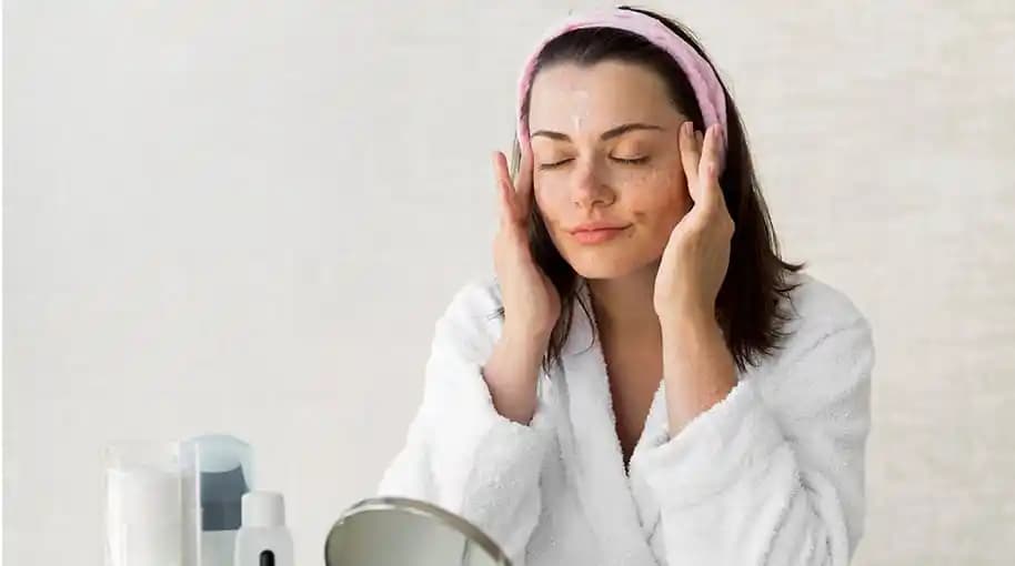 Doğru Cilt Bakım Sıralaması ve Adımlarla Sağlıklı Parlak Cilt Elde Etme Rehberi