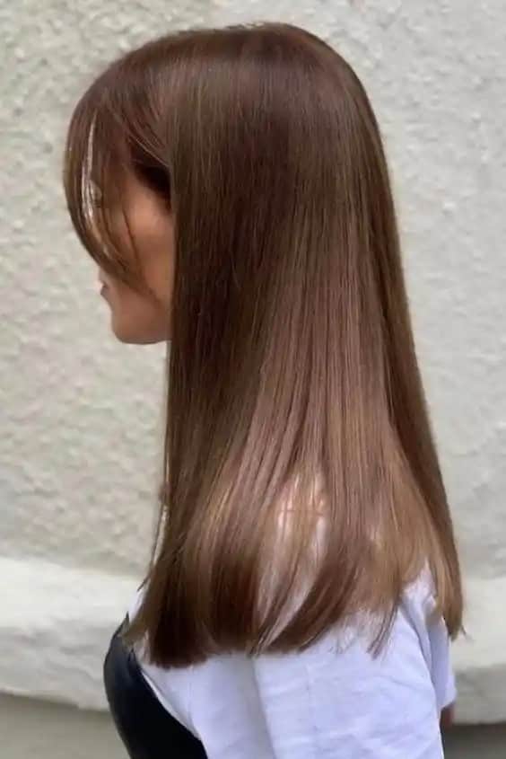 Düz Saçlar İçin En Uygun Renk Seçenekleri ve Bakım İpuçları