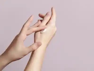 Ellerinizdeki Çatlaklara Karşı Etkili Çözüm Yolları ve Doğal Bakım Önerileri