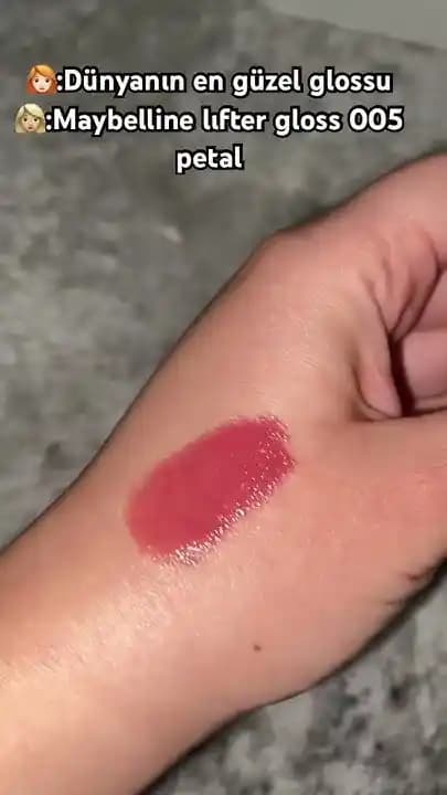 En Güzel Gloss Seçimi ve Bakımı Rehberi: Dudaklarınızı Işıltıya Dönüştürün