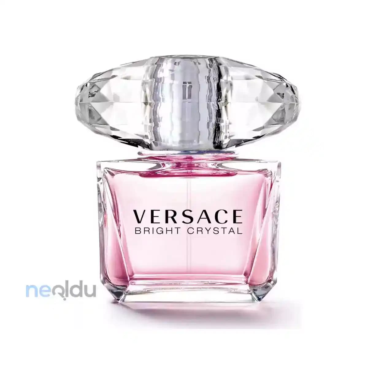 En İyi Çiçeksi Kadın Parfümleri Rehberi: Doğal ve Zarif Kokuların Seçimi