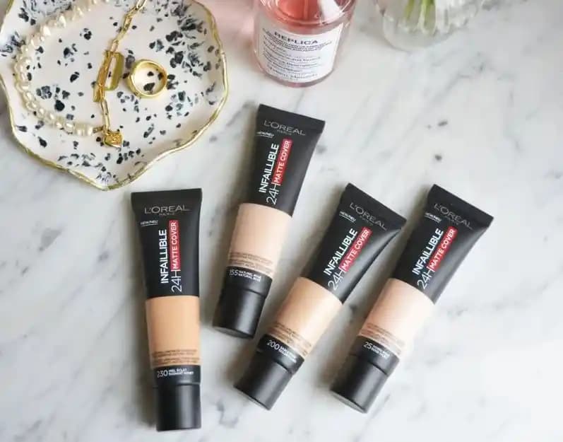 En İyi Kapatan Fondötenler: Kusursuz Cilt Görünümü İçin Profesyonel Seçenekler