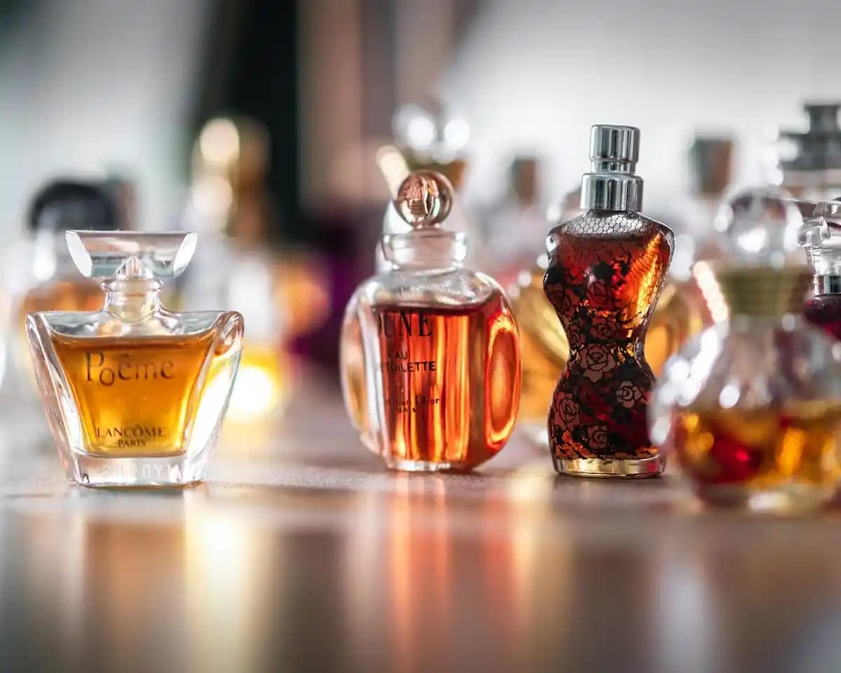 En İyi Parfüm Markaları ve Koku Seçiminde Dikkat Edilmesi Gerekenler