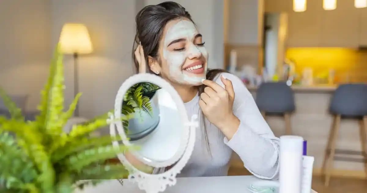 Evde Gözenek Sıkılaştırıcı Maske Tarifleri ve İpuçlarıyla Cilt Gelişimini Destekleyin