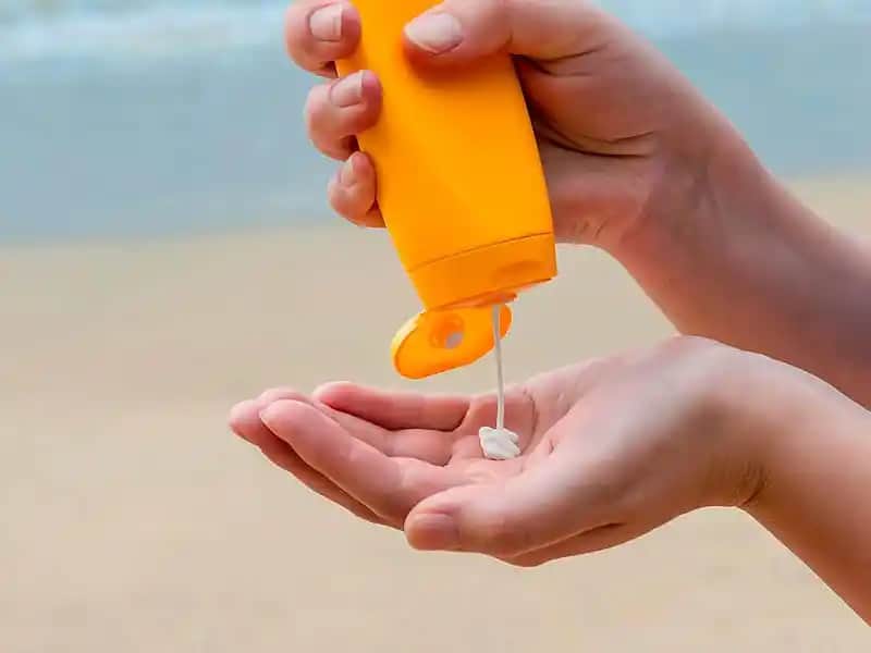 Evde Güneş Kremi Sürmek: Doğru Uygulama ve Bilinmesi Gerekenler