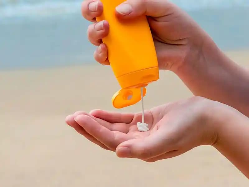 Evde Güneş Kremi Sürmek: Doğru Uygulama ve Bilinmesi Gerekenler