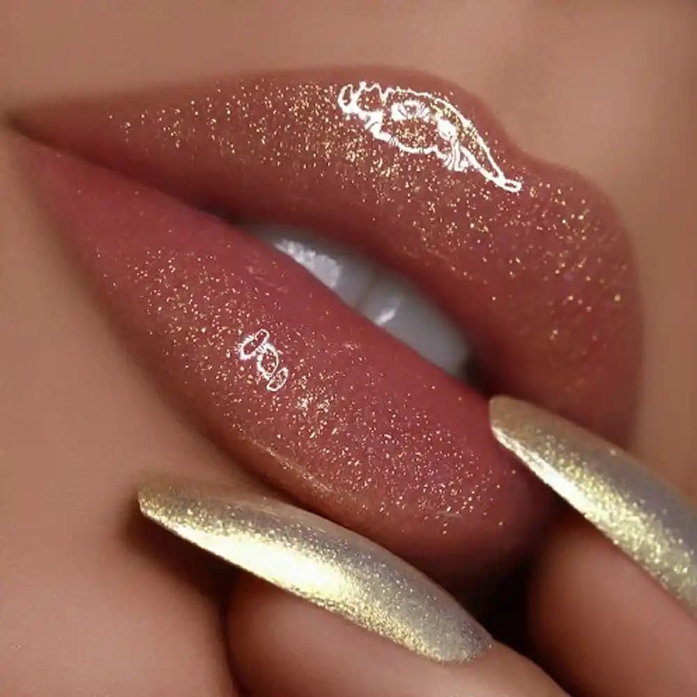 Golden Lip Gloss ile Dudaklarda Zarafet ve Parlaklık Yaratmanın Yolları