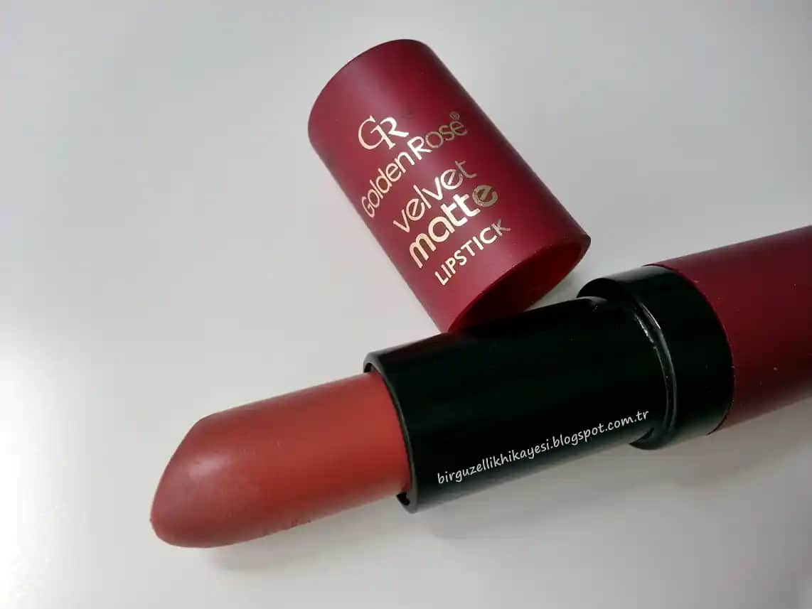 Golden Rose Velvet 16 Ruj ile Doğal ve Kalıcı Makyaj Çözümü Sunar