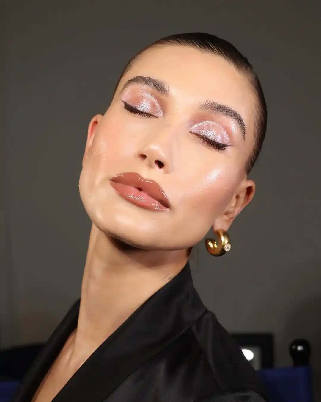 Işıltılı Makyaj Modelleri: Göz Kamaştıran ve Kendine Güven Veren Teknikler