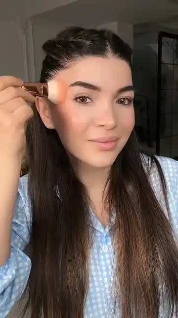 İslak Allık Nedir, Nasıl Kullanılır ve Doğal Görünüm İçin En İyi Uygulama Yöntemleri