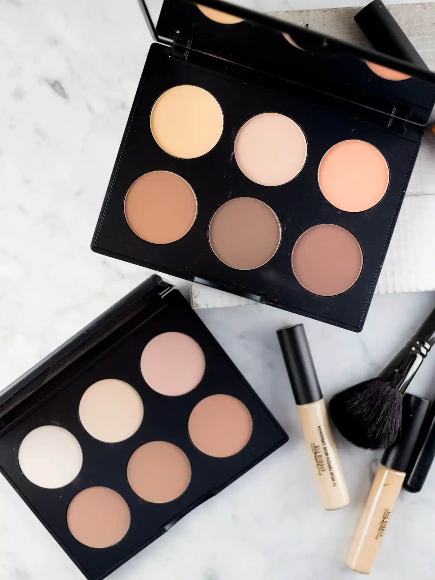 Kontür Paletleri: Yüz Hatlarınızı Belirginleştiren Çok Yönlü Makyaj Aracı