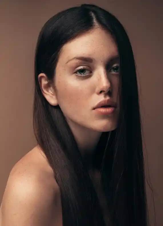 Küllü Siyah: Kozmetik ve Kişisel Bakımda Modern Trendlerin Detaylı İncelemesi