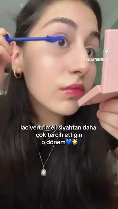 Lacivert Rimel ile Gözlere Derinlik ve Zarafet Katmanın Yolları