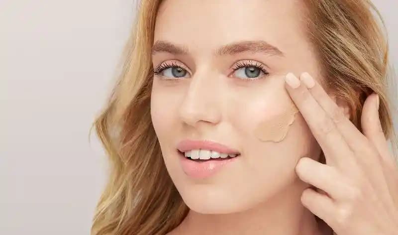 Makyaj Bazı ve Güneş Kremi Kullanım Sıralaması ve En İyi Uygulama Yöntemleri