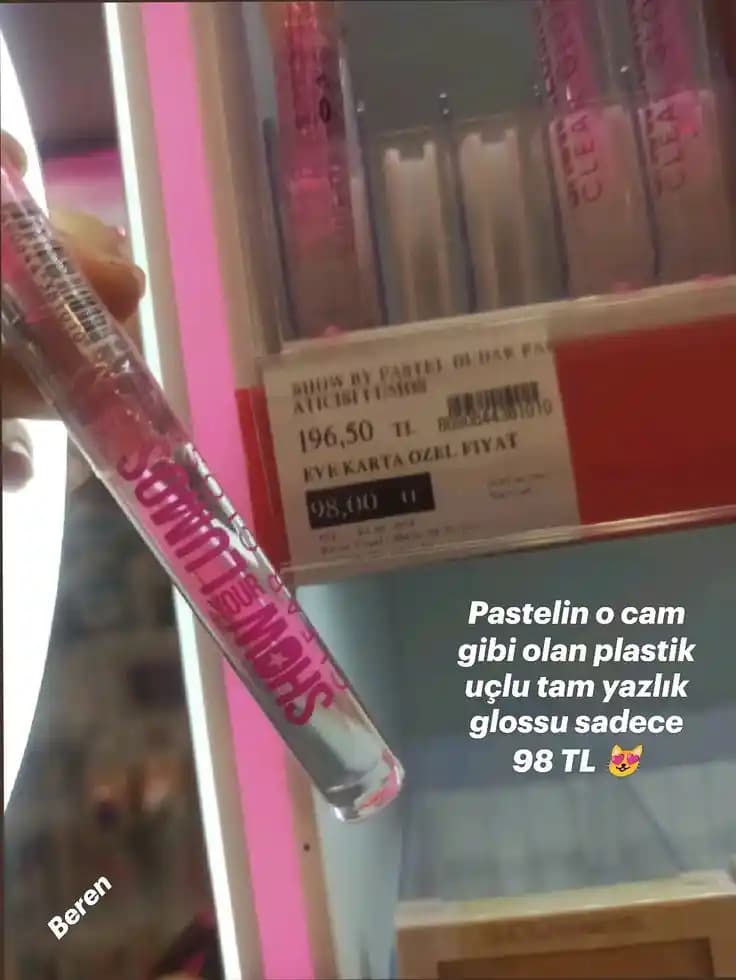 Pastel Plastik Uçlu Gloss ile Modern ve Doğal Makyaj Trendleri 2024