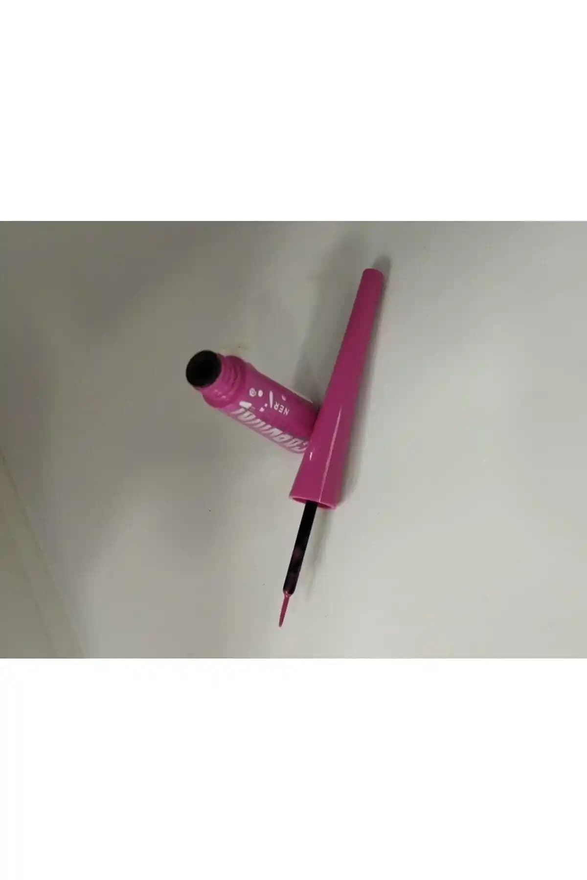 Renkli Dipliner Kullanımı ve Gözleri Çekici Hale Getirmenin Yolları