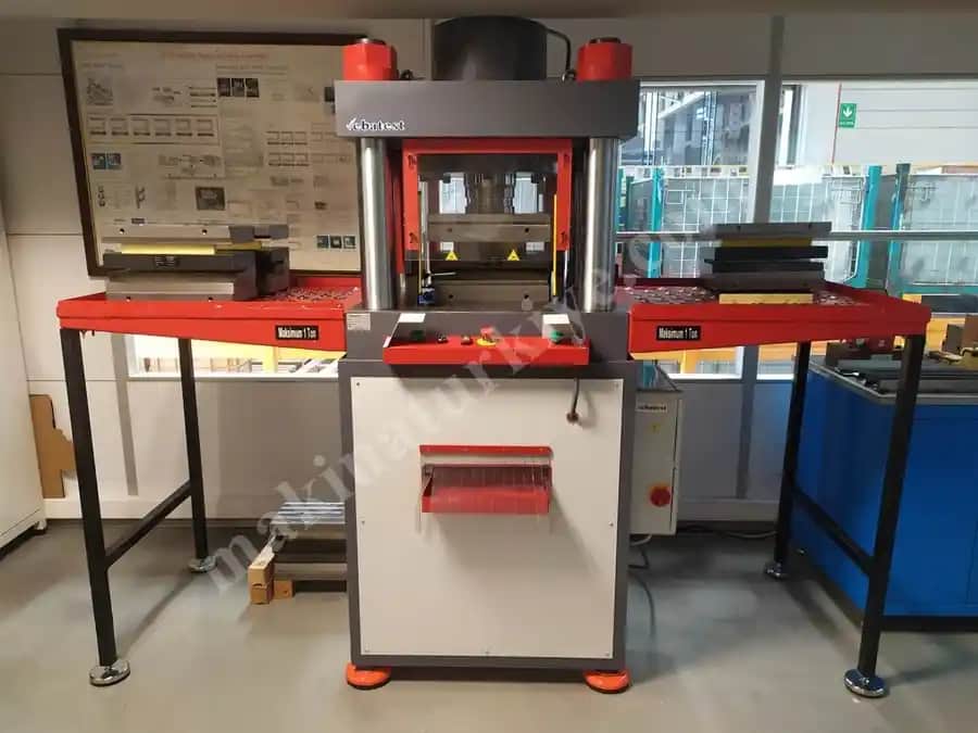 Saç Presi Nedir ve Günlük Saç Şekillendirmede Kullanım Avantajları