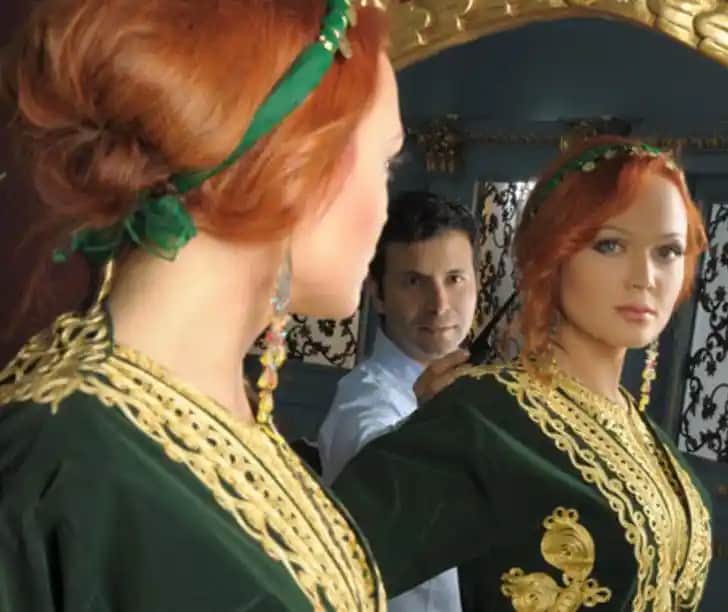 Saray Bakırı Saç Rengi Nedir, Nasıl Elde Edilir ve Bakımı Nasıl Yapılır