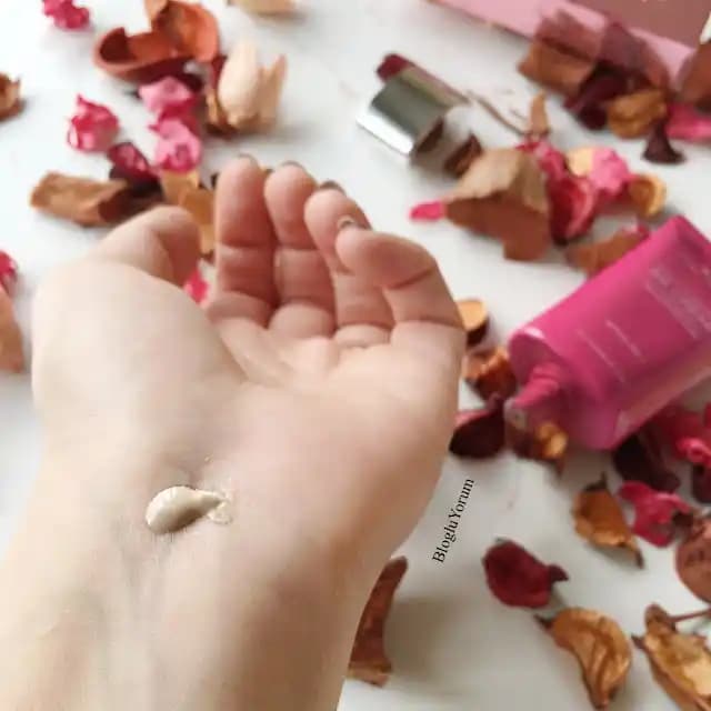 Sarı Alt Tonlu BB Krem Seçimi ve Kullanımıyla Doğal ve Uyumlu Bir Görünüm