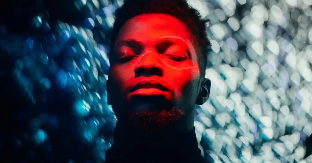 Şeffaf Dudak Nemlendirici Seçimi ve Kullanım İpuçlarıyla Doğal Güzellik