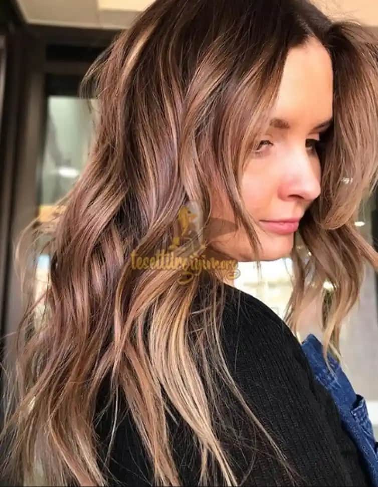 Sütlü Çikolata Saç Rengi: Doğallık ve Zarafetin Modern Yansıması