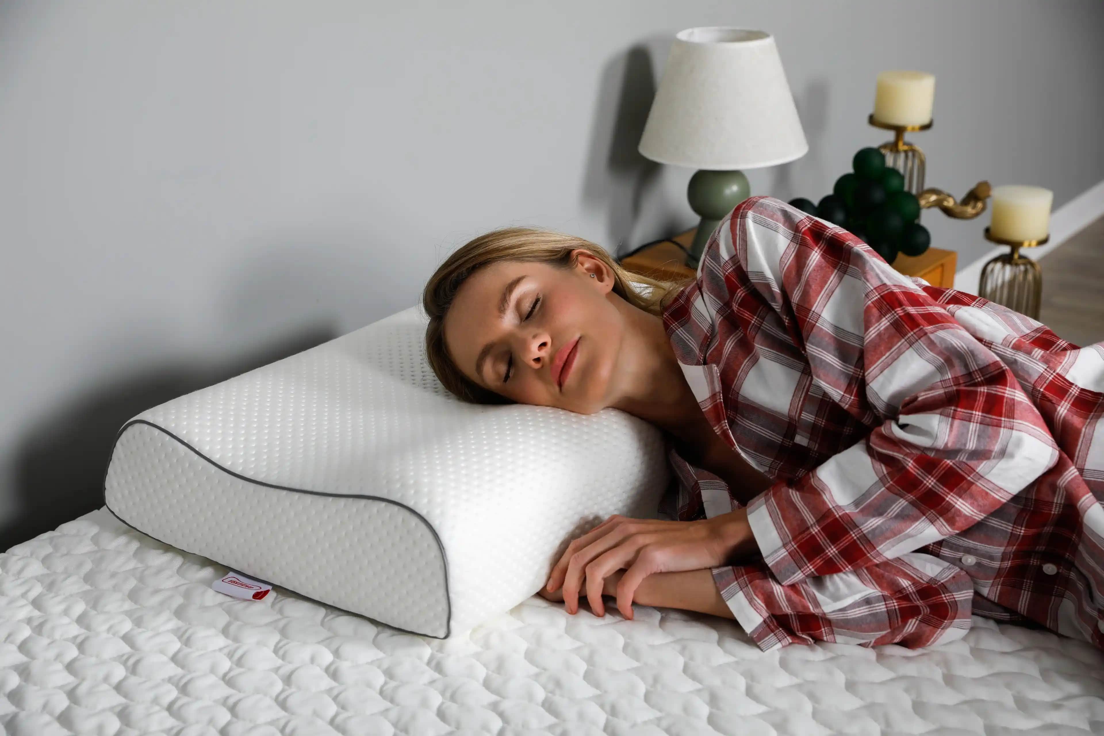 Uyku Yastıkları Seçimi ve Farklı Türleriyle Sağlıklı Uyku İçin Rehberlik