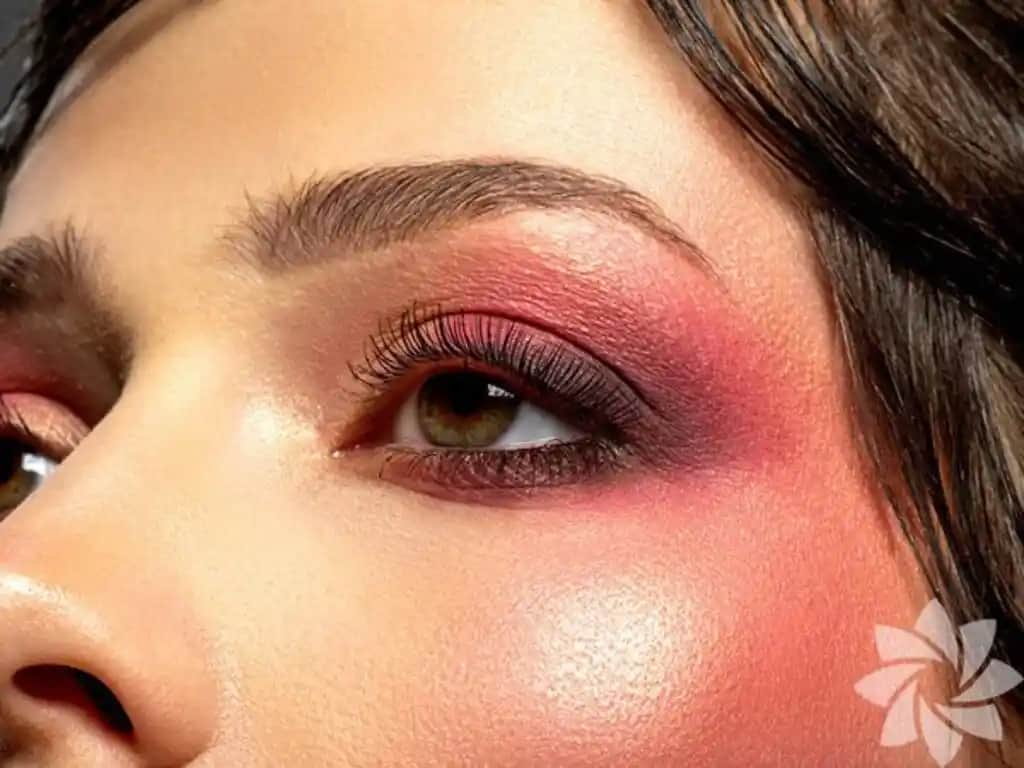 Yanaklara Sürülen Makyaj: Doğal ve Çarpıcı Görünüm İçin Temel İpuçları ve Teknikler