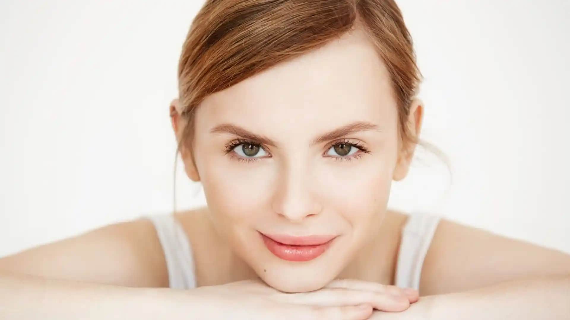 Yüz Sıkılaştırma Yöntemleri: Doğal ve Medikal Yaklaşımlarla Genç Görünüm