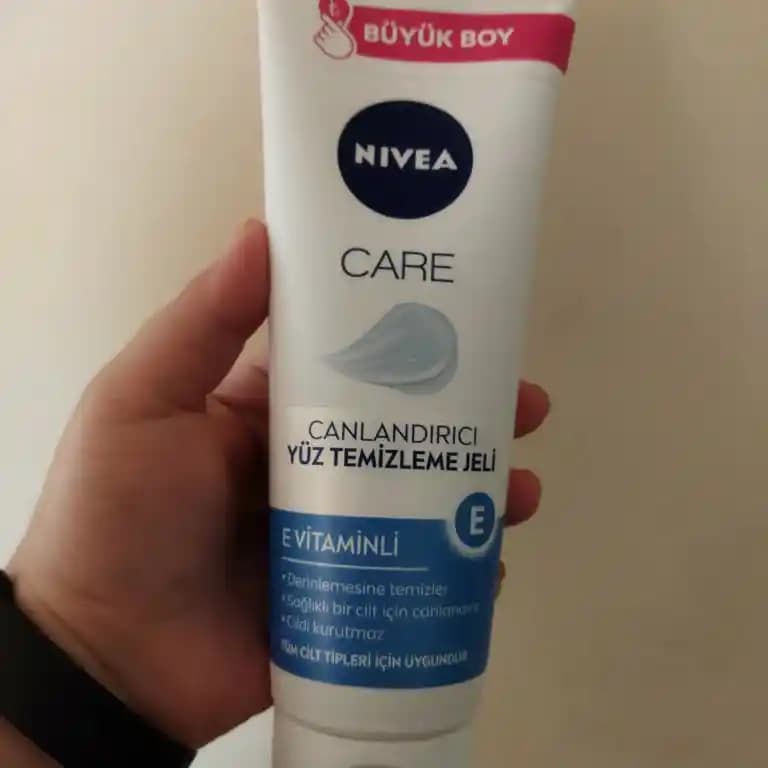 Yüz Temizleme Yöntemleri ve Cilt Sağlığı İçin Doğru Bakım İpuçları